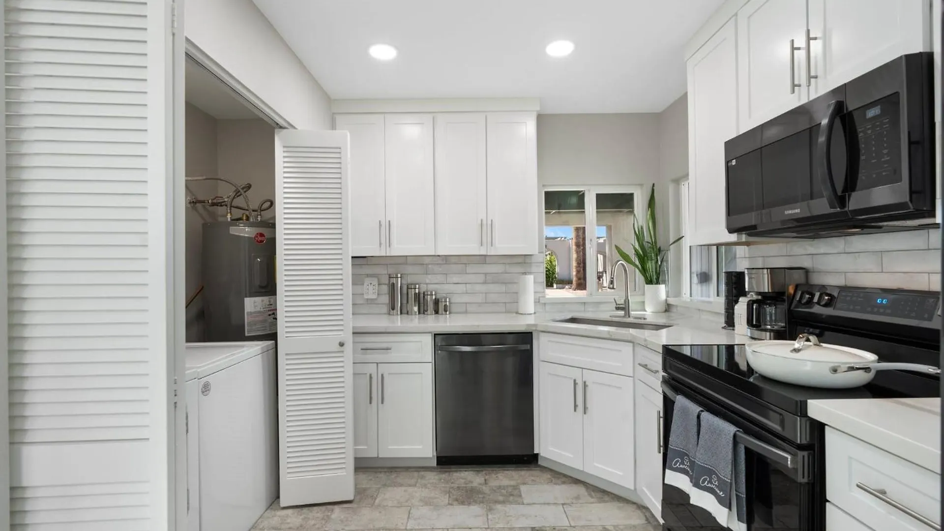 Holiday home Urban Suite ~ Private Room In Centralphx Phoenix United States